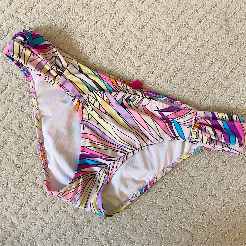 Victoria’s Secret low rise bikini bottoms S